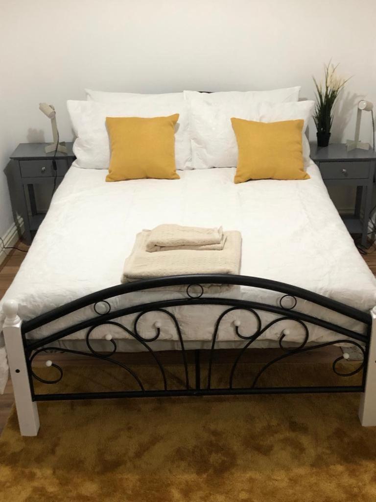 Alpha House Bed & Breakfast London Exterior photo